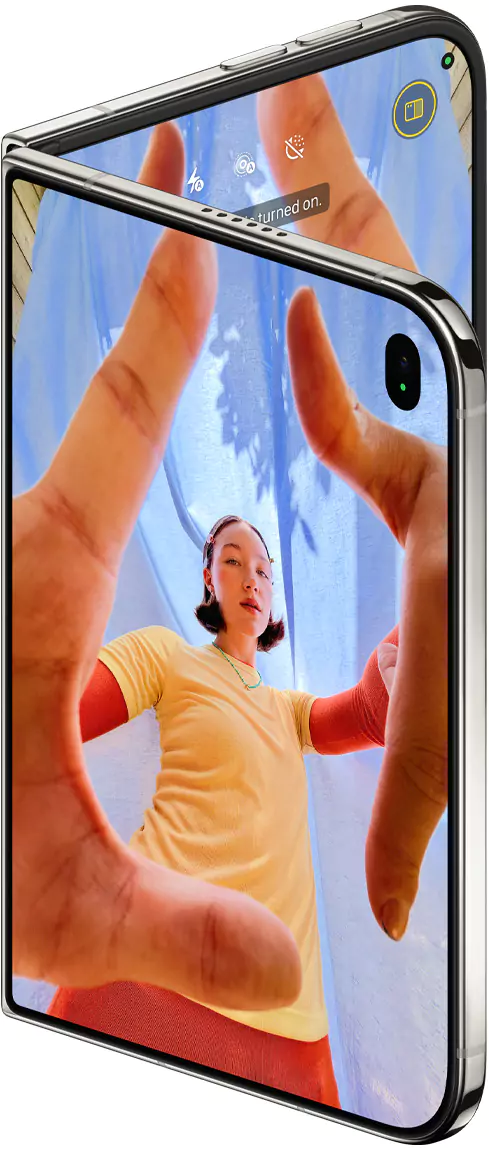 Подэкранная FaceTime-камера iPhone Duo + внешняя фронтальная 12MP
